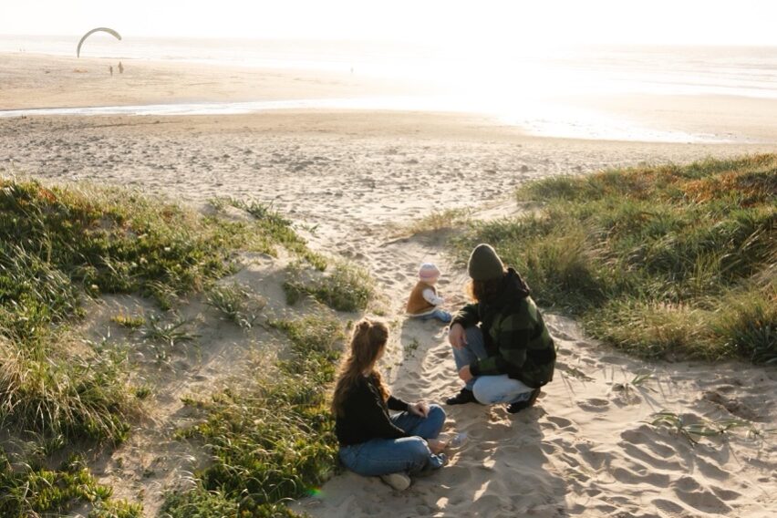 Familie am Strand Famile am Strand in Portugal