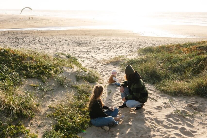 Famile am Strand in Portugal 